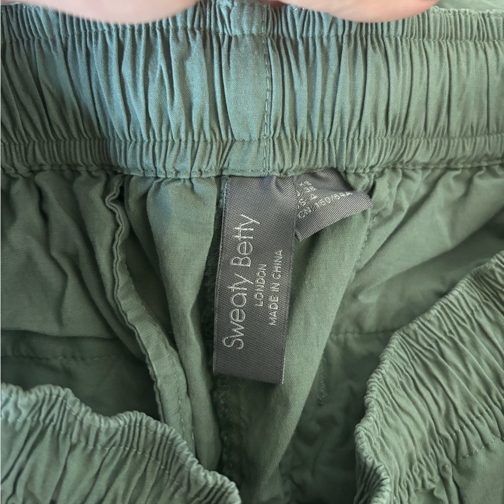Sweaty Betty Quinn Utility Cargo Jogger Size 4 Olive Green Athleisure - Picture 5 of 7